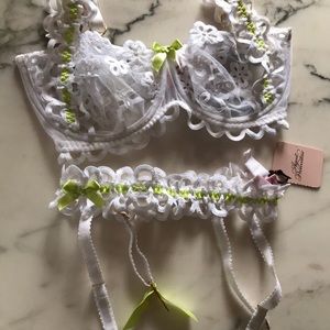 Agent Provocateur “Lorelei set 32E pants & suspender size 2